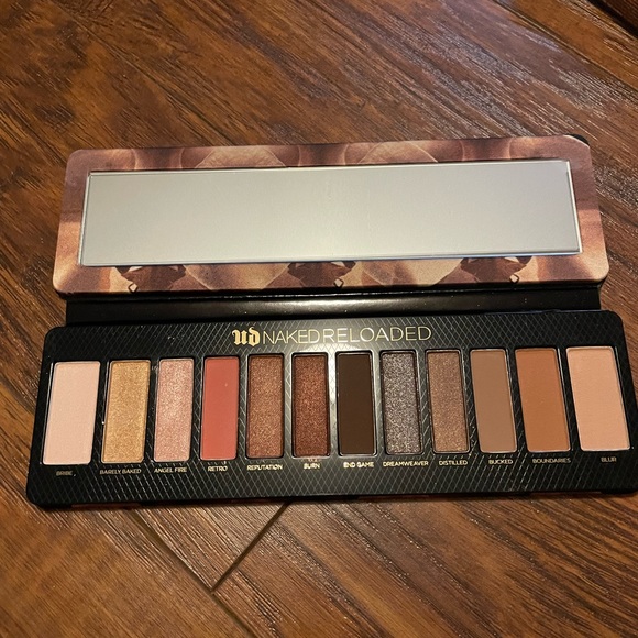 *SOLD* Urban Decay Naked Reloaded Palette - Picture 3 of 3